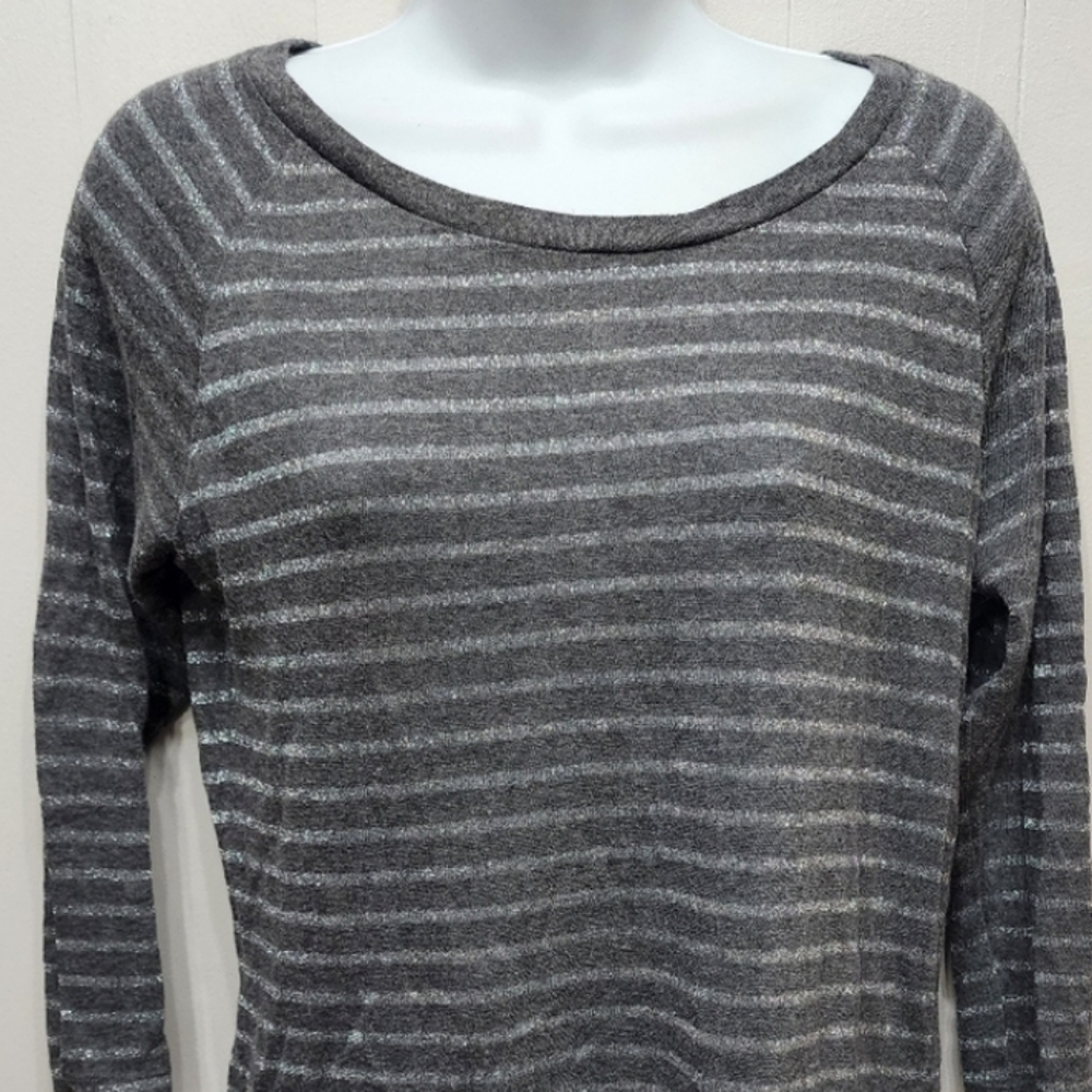 GAP Knit Top XS Striped 3/4 Sleeve Gray Silver Lightweight Casual B337